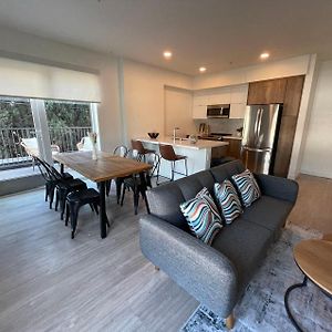 Chic Urban Retreat In Heart Of La, Steps From Attractions!